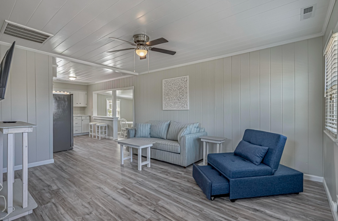 Immaculate Upper Level Apartment With Putting Green and Pool! Pet Friendly 3 Bedroom - 2 Bath Unit B