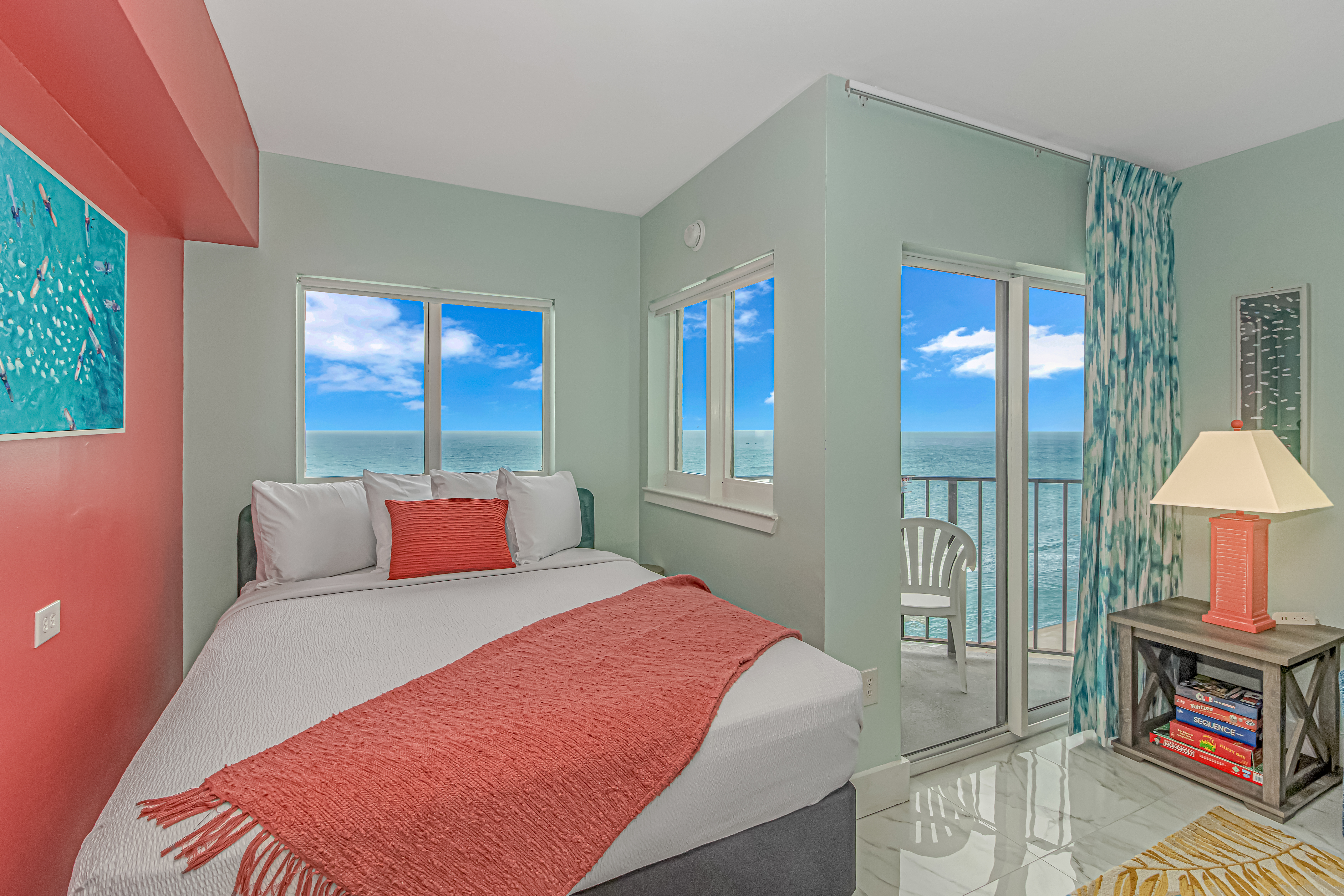 Luxurious Oceanfront Queen Suite - Fully Renovated! Palace Resort 1203