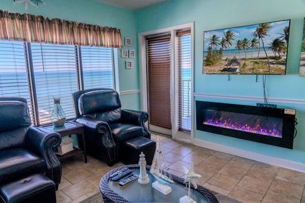 Luxurious Ocean view Queen Suite - With New LED Fireplace! Palace Resort Unit 2210