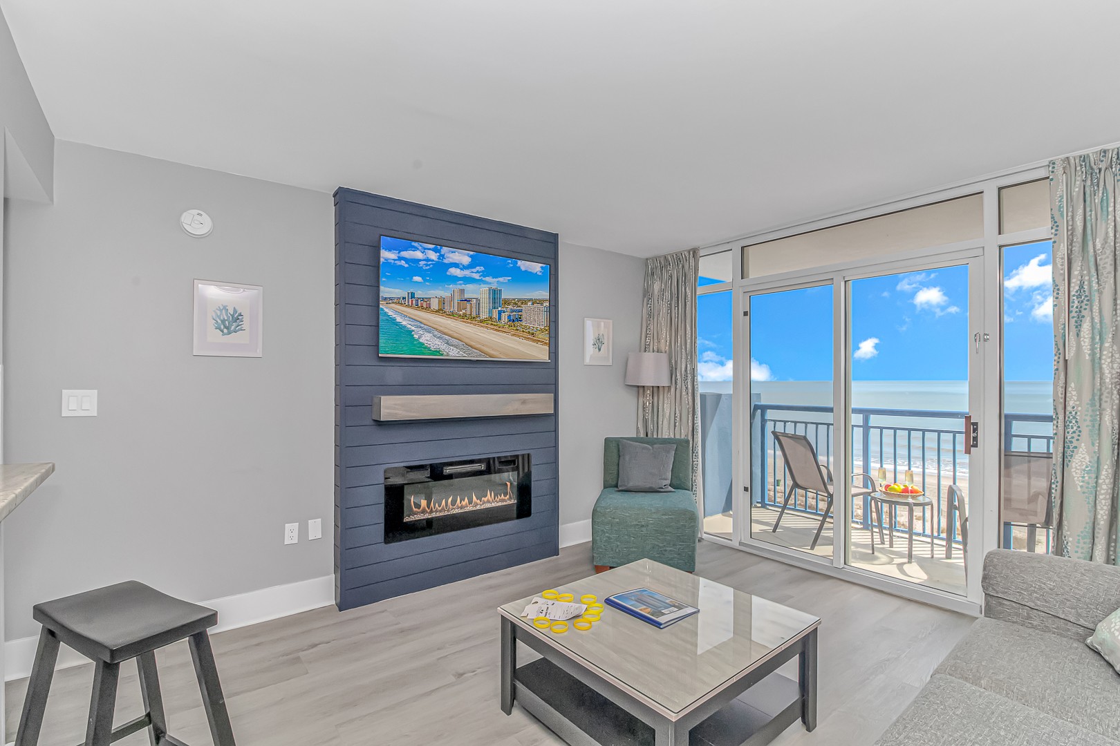 Newly Renovated-Oceanfront 2 Bedroom Suite With Fireplace! - Atlantica 452