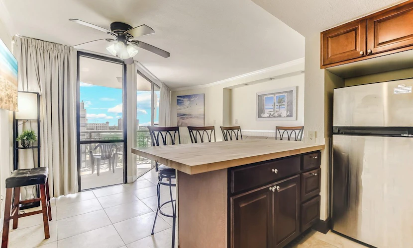 Breathtaking Ocean View 1 Bedroom Queen Suite! Meridian Plaza 707