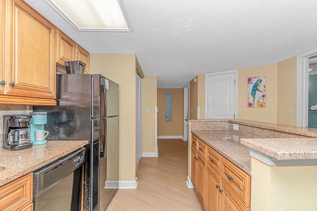 Spacious 4 Bedroom Oceanfront Condo - Ocean Reef 526- Sleeps 14!