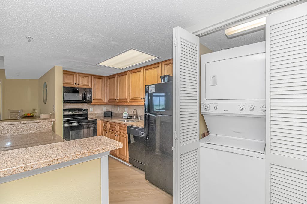 Spacious 4 Bedroom Oceanfront Condo - Ocean Reef 526- Sleeps 14!