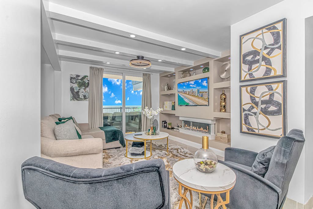 Breathtaking Penthouse At Holiday Towers! Stunning Views!