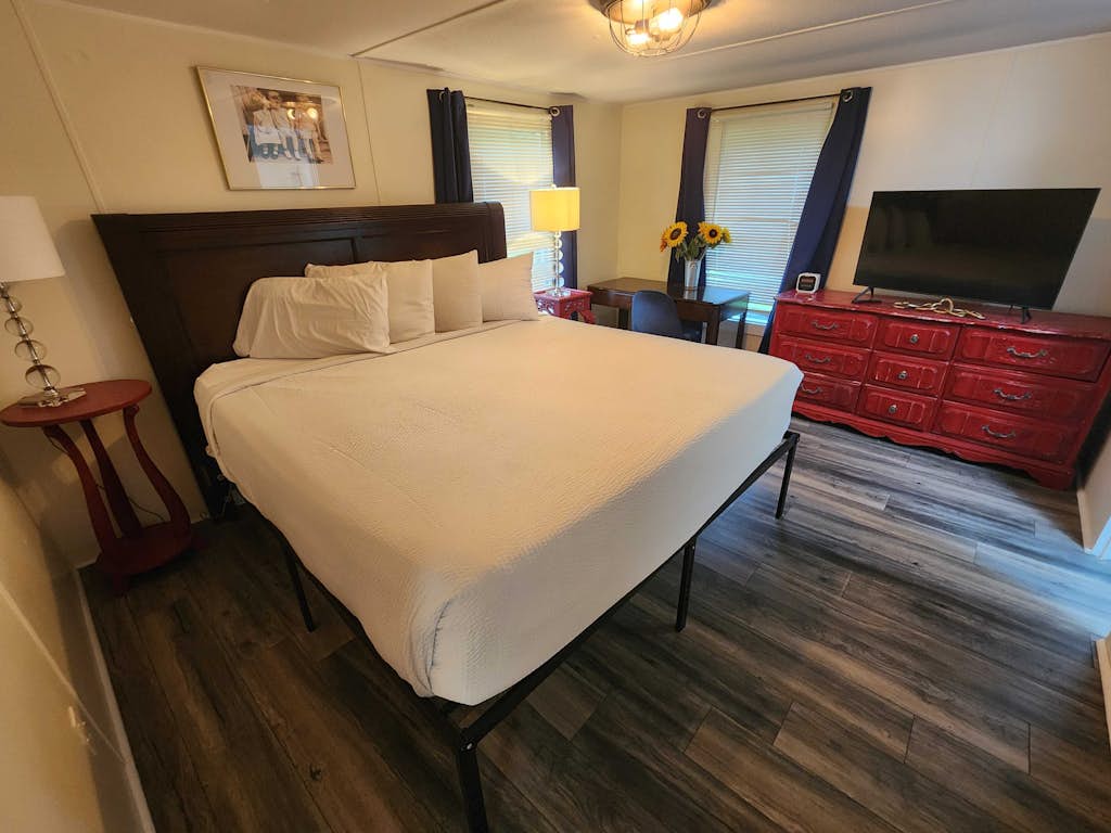 Spacious 3BR Retreat-10 minutes to the Beach! Pet Friendly!