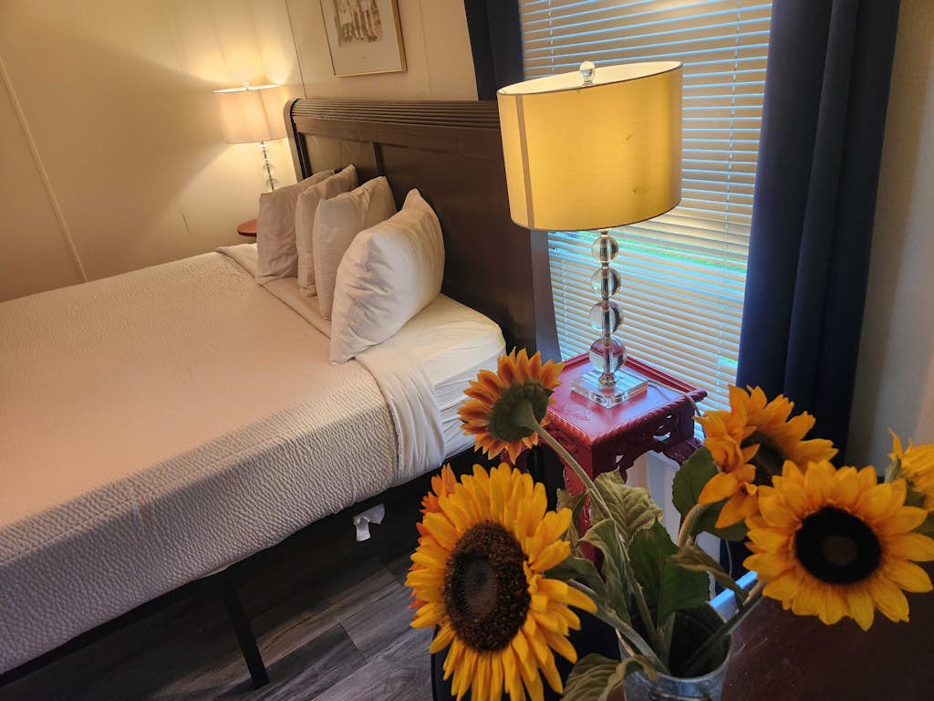 Spacious 3BR Retreat-10 minutes to the Beach! Pet Friendly!