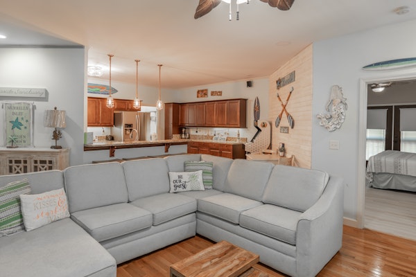 Spectacular Beach House! Arcade Games & Hot Tub! Sleeps 12!