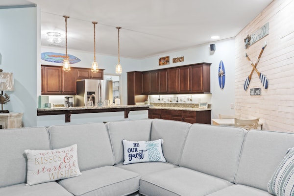 Stunning Beach Cottage! Hot Tub and Pet Friendly! Sleeps 6!