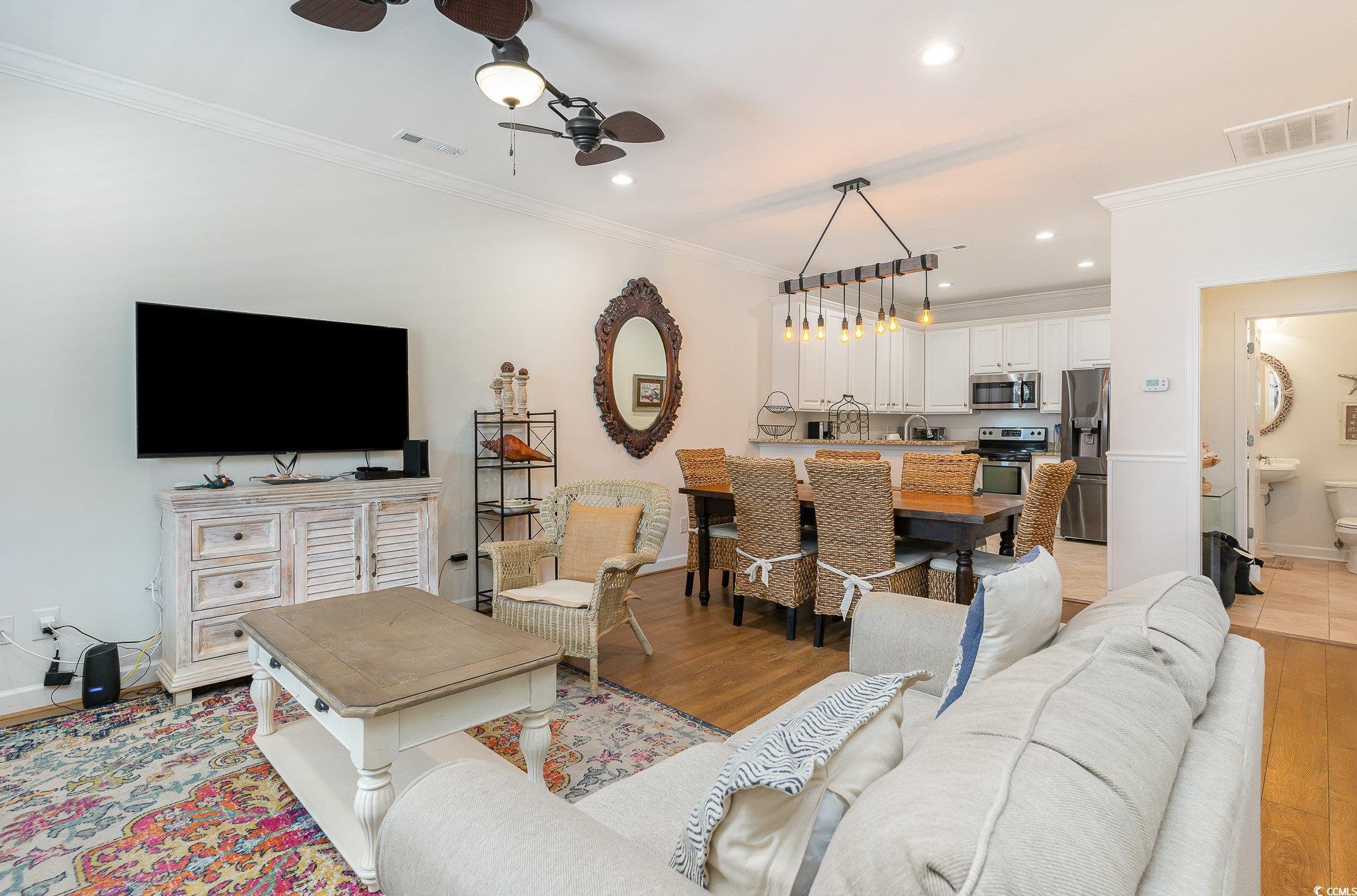 Captivating 4 bedroom House with Double Balconies and a Community Pool-Angler Villas 3