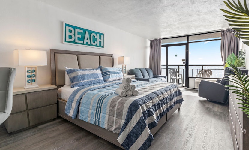 Newly Renovated Oceanfront King Suite! Spectacular Views- Landmark 826