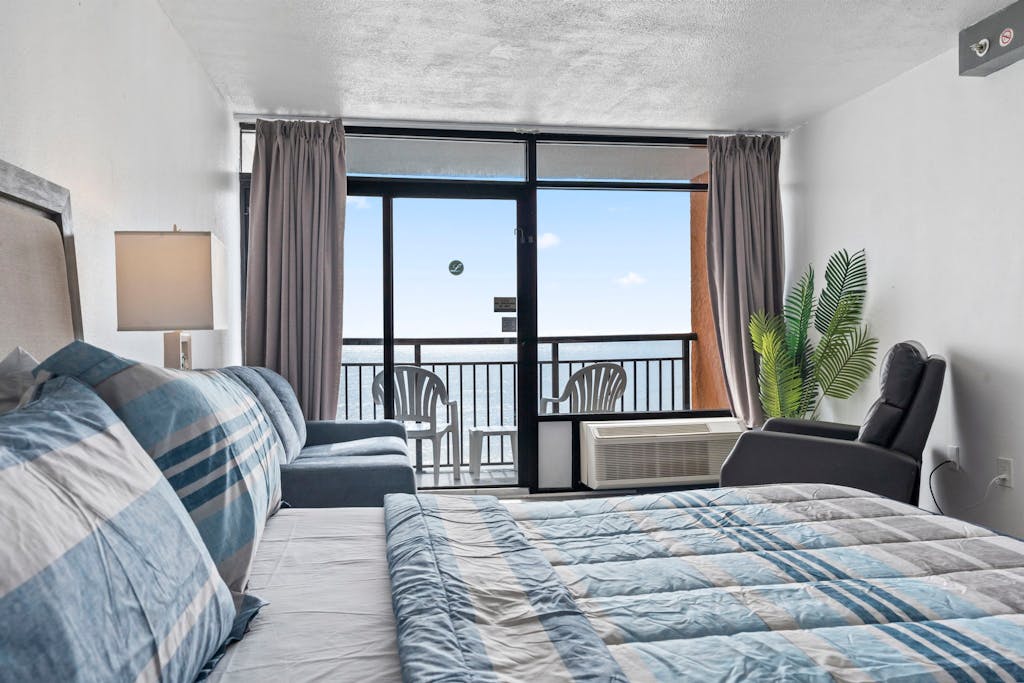 Newly Renovated Oceanfront King Suite! Spectacular Views- Landmark 826