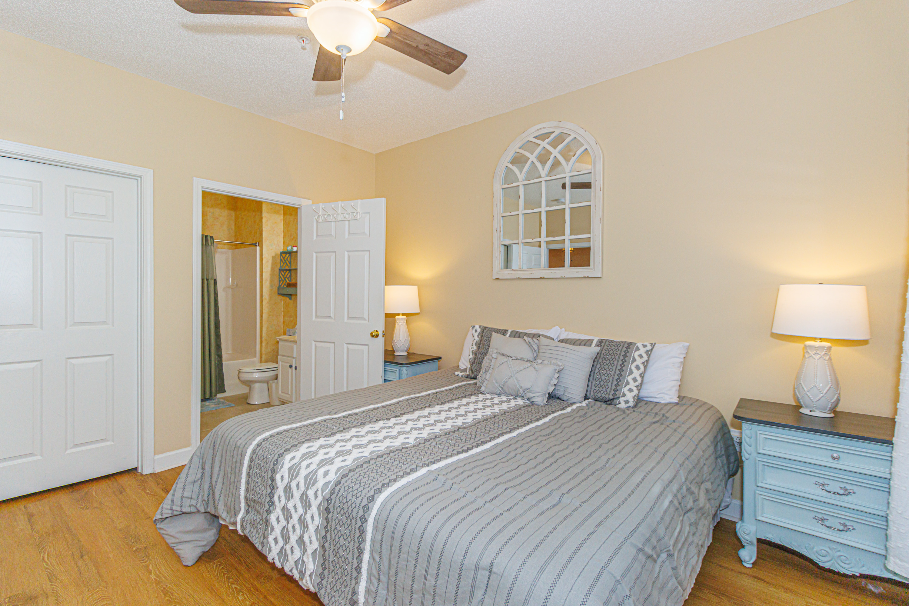 Cozy 2BR at Barefoot! Perfect for 4! Unit 414