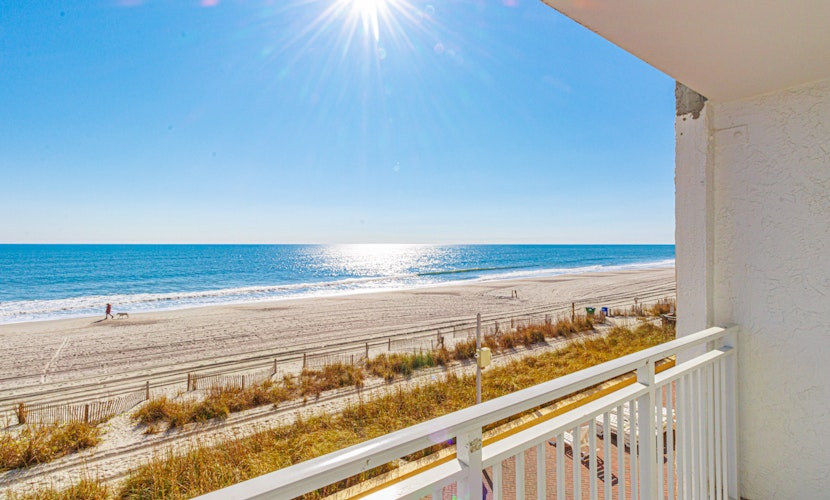 Breath-taking Remodeled Oceanfront Studio! Sea Mist 20307