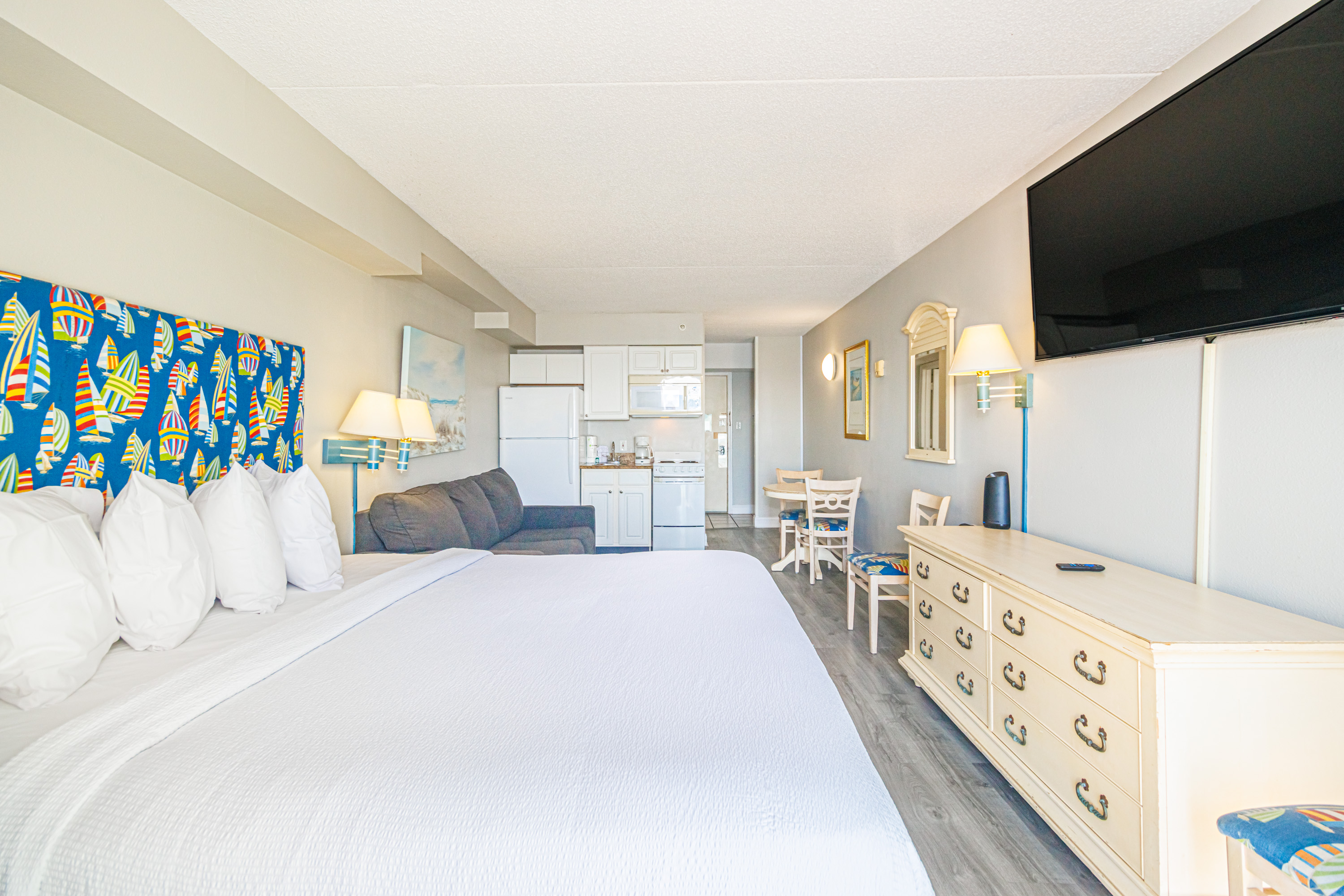 Breath-taking Remodeled Oceanfront Studio! Sea Mist 20307