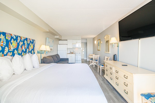 Breath-taking Remodeled Oceanfront Studio! Sea Mist 20307