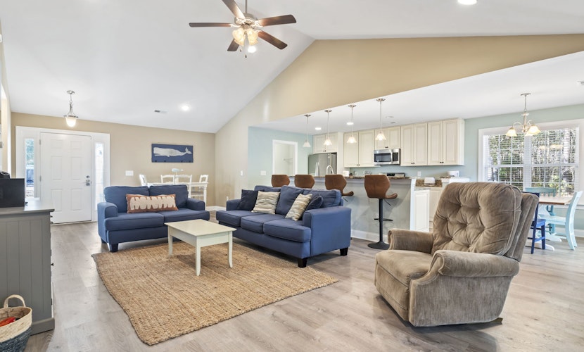 Marina's Edge in Murrels Inlet! Pet Friendly, Fenced in Yard! Perfect for 8!