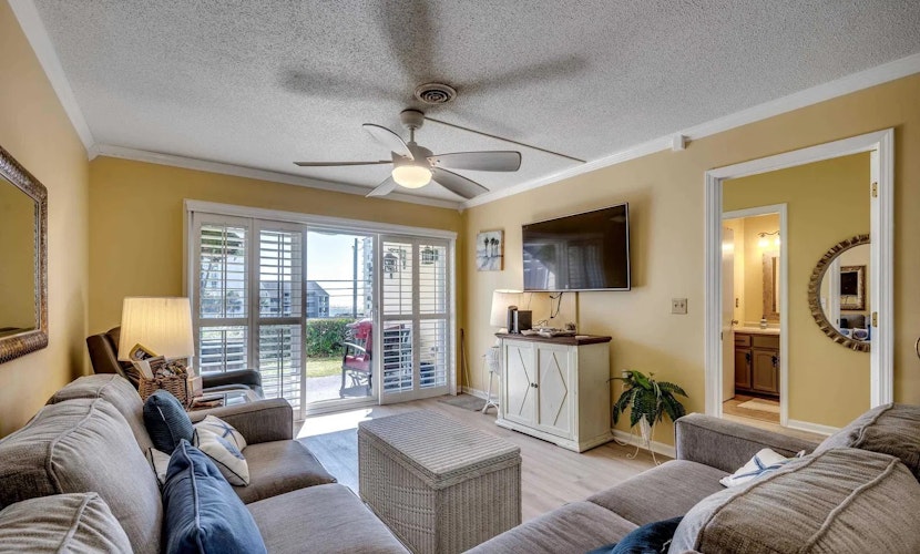 2 Bedroom Condo - Just Blocks from the Beach! Dunes Crest A-2