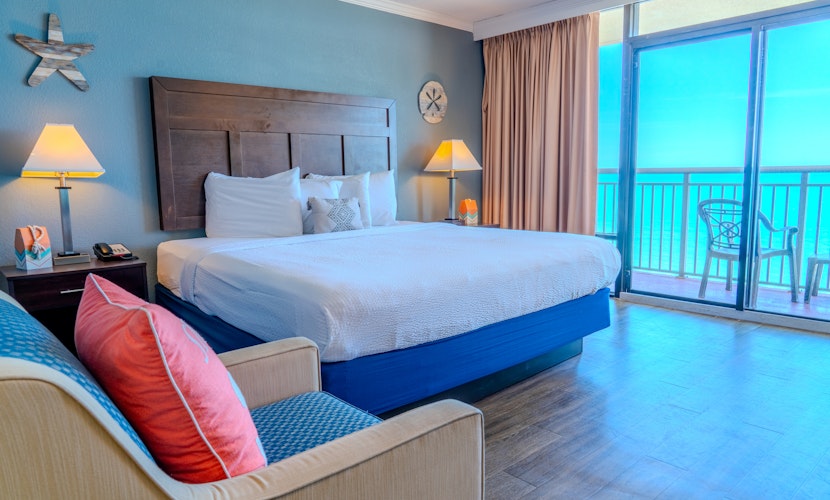 Beautifully Updated King Suite-Spectacular Oceanfront Views! Caravelle 1514