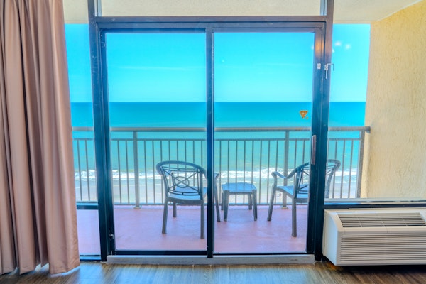 Beautifully Updated King Suite-Spectacular Oceanfront Views! Caravelle 1514