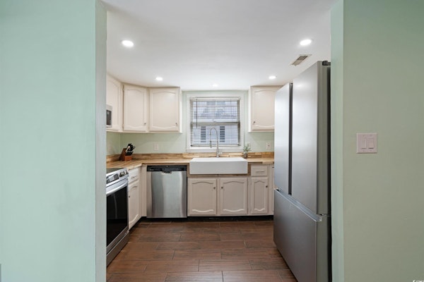 Mai Tu Suns - Renovated 3 Bedroom Beach Home!