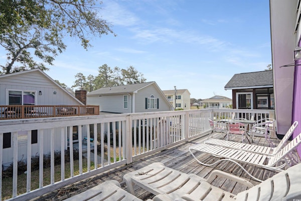 Mai Tu Suns - Renovated 3 Bedroom Beach Home!