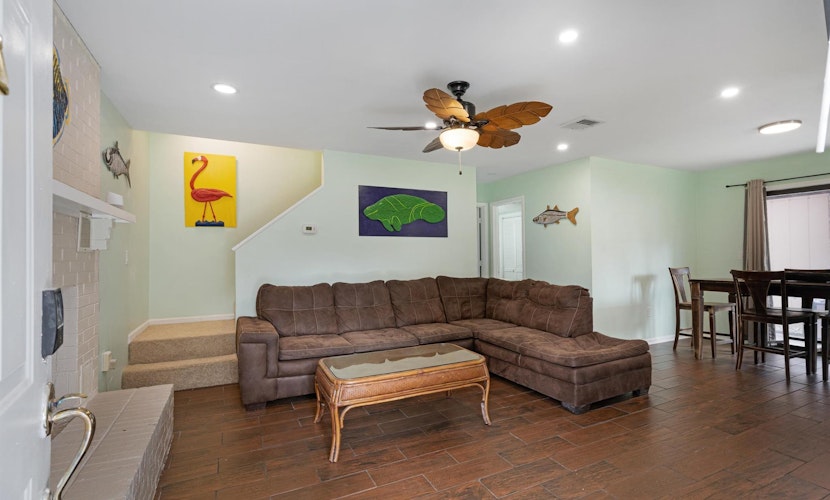 Mai Tu Suns - Renovated 3 Bedroom Beach Home!