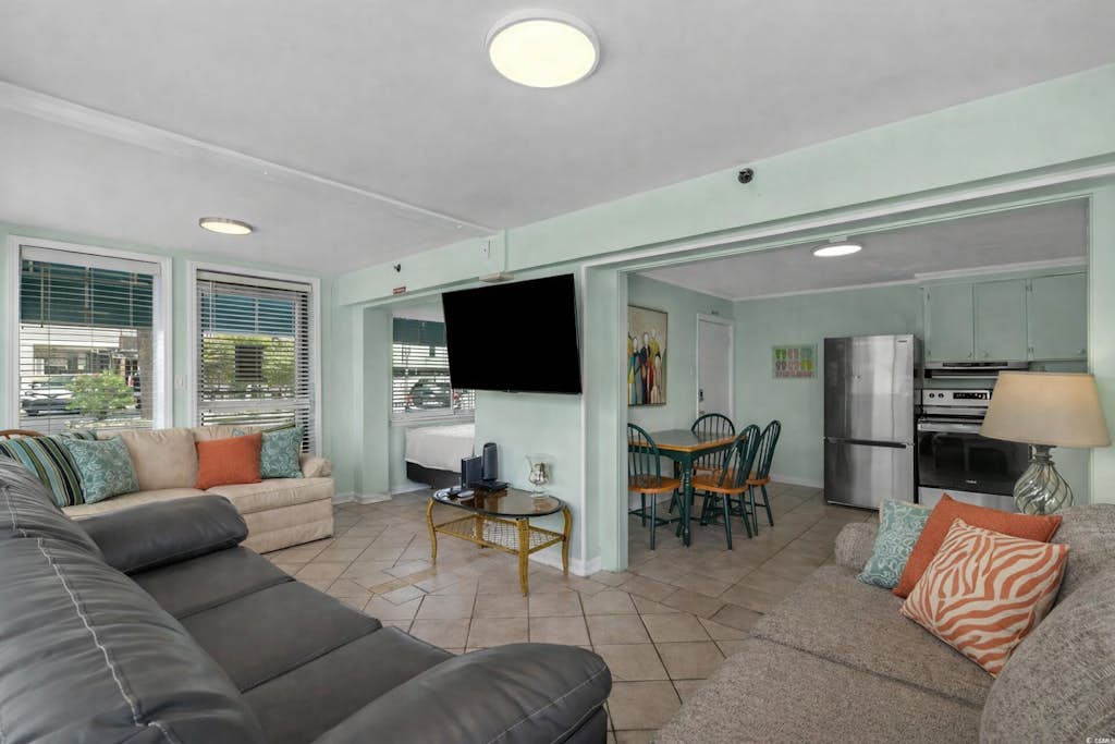 Spacious 2 Bedroom Condo for up to 8 Guests! Hartford Inlet 100