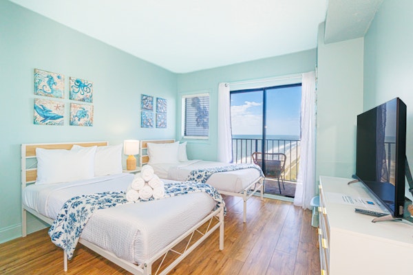 Renovated 2 Bedroom w/ Ocean & City Views! Palace 1807