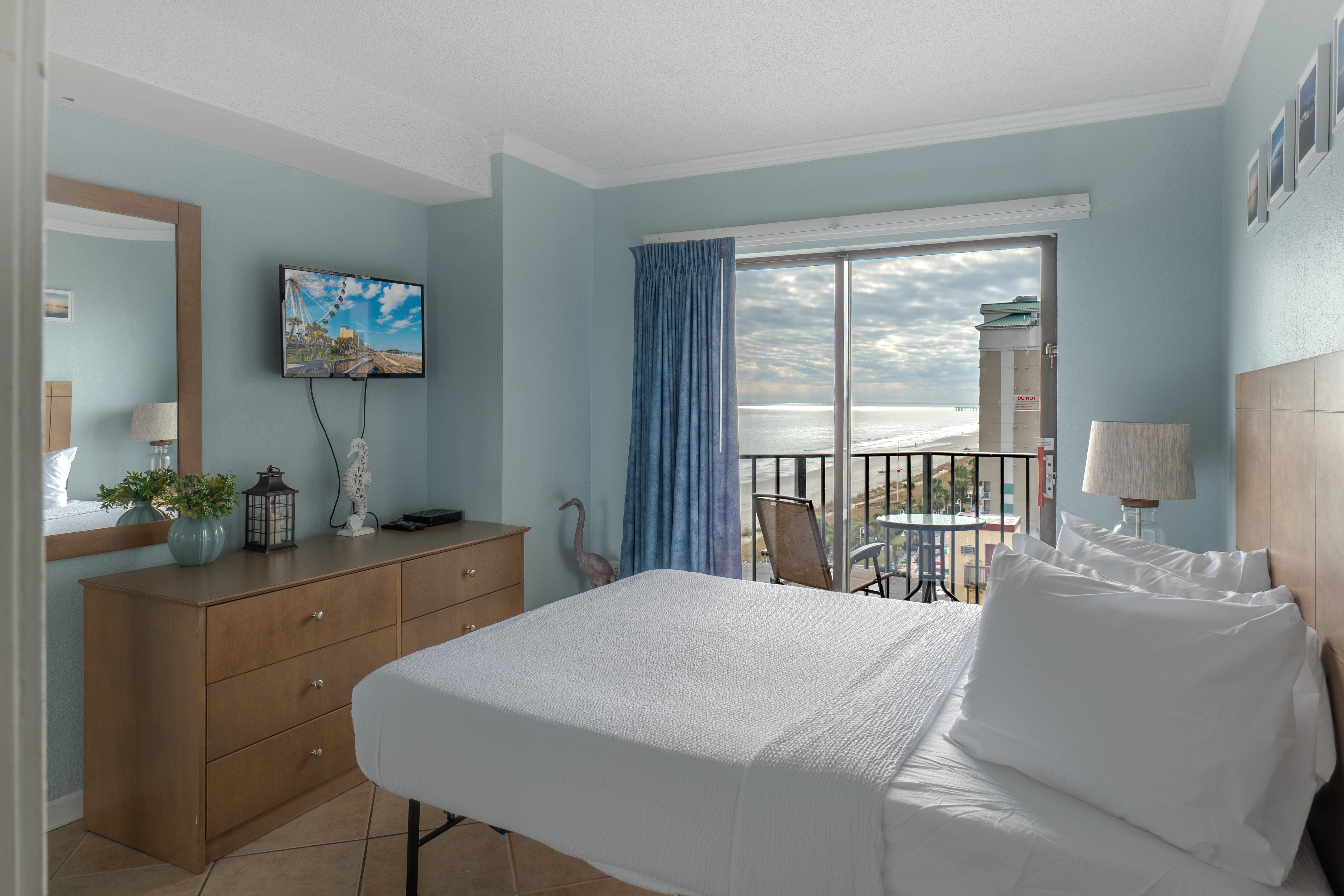 Pristine Oceanview 1 Br at the Palace! Unit 811