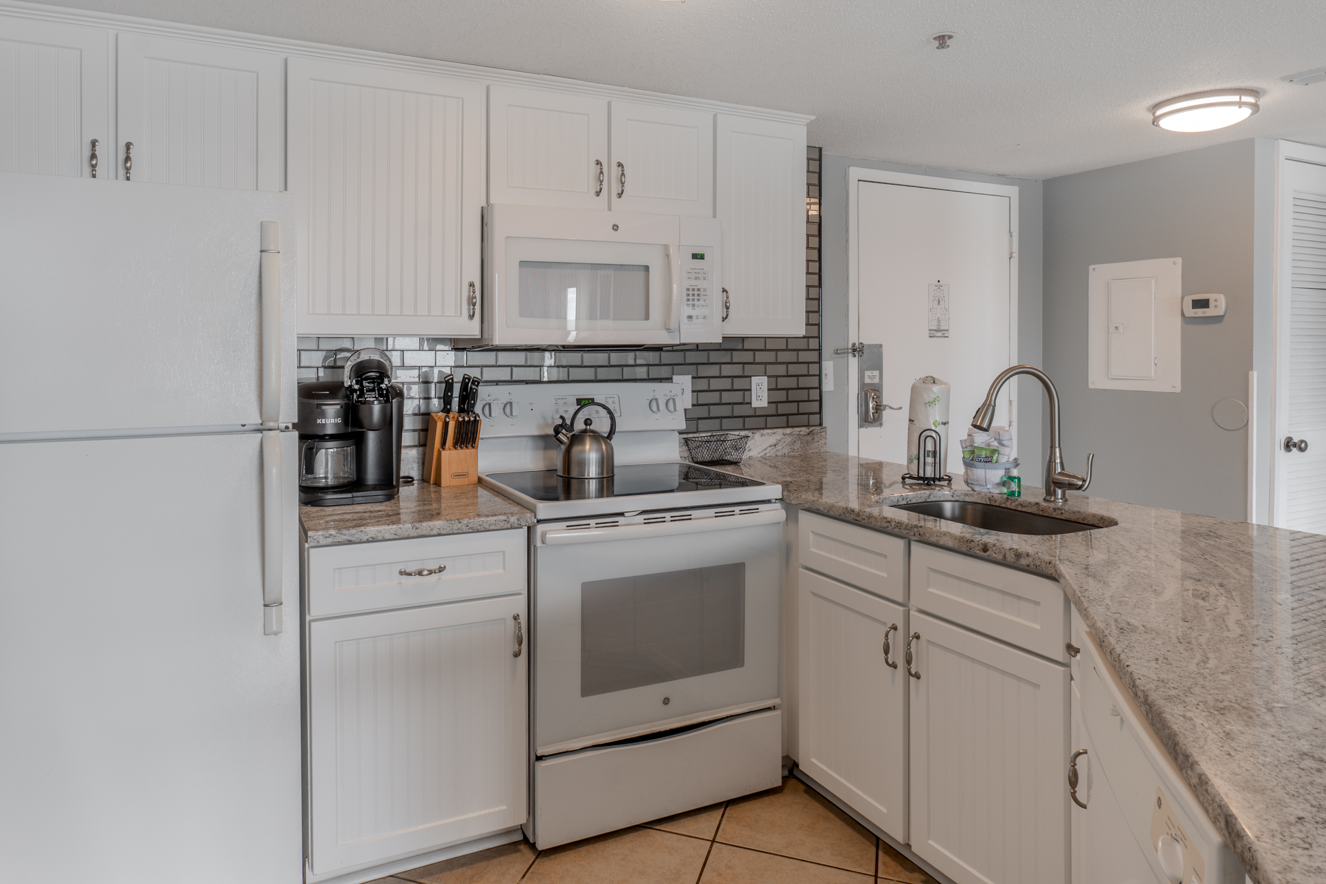 Pristine Oceanview 1 Br at the Palace! Unit 811