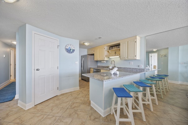 Beautiful & Modern Updated Oceanfront Condo for 10! Sedgefield North 103