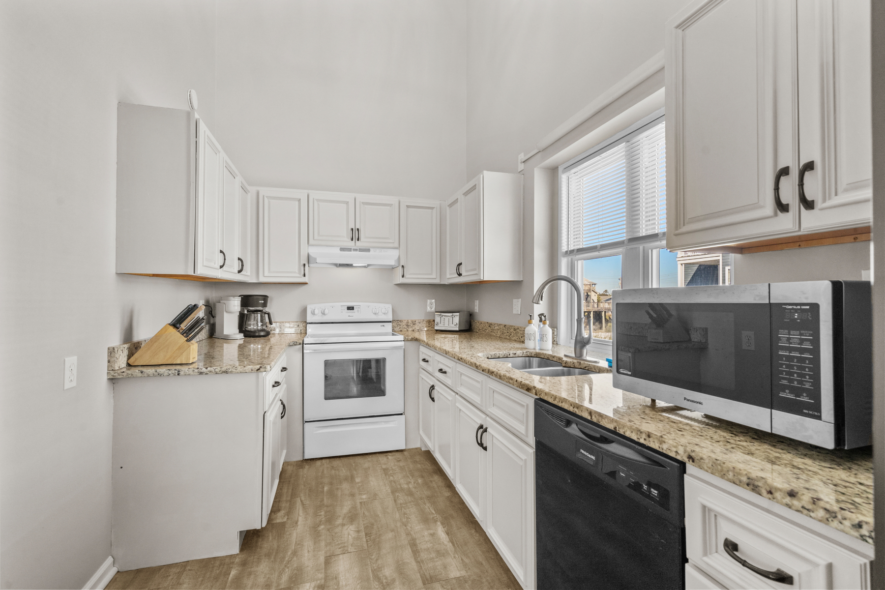 Tides Like These - Gorgeous 6 Bedroom Elite Beach Home! Pet Friendly!