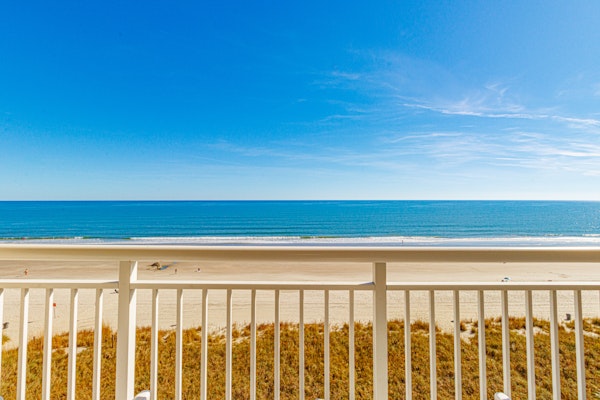 Spacious 1 BR Condo-Breathtaking Oceanfront Views! Bay Watch 706