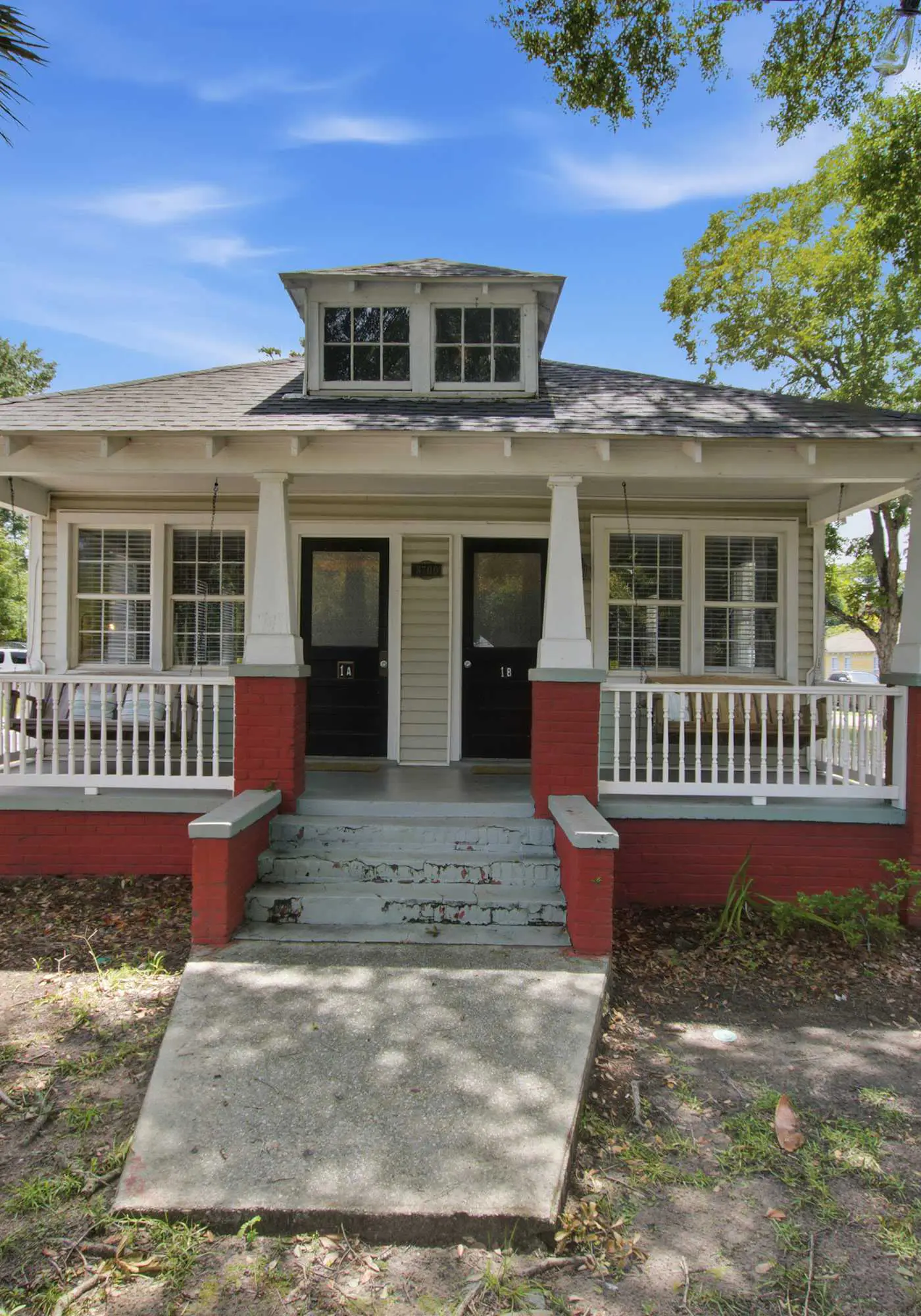 Family-Friendly Charming Combo Bungalow w/ WiFi