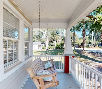 Quiet Retreat Near Downtown Charleston