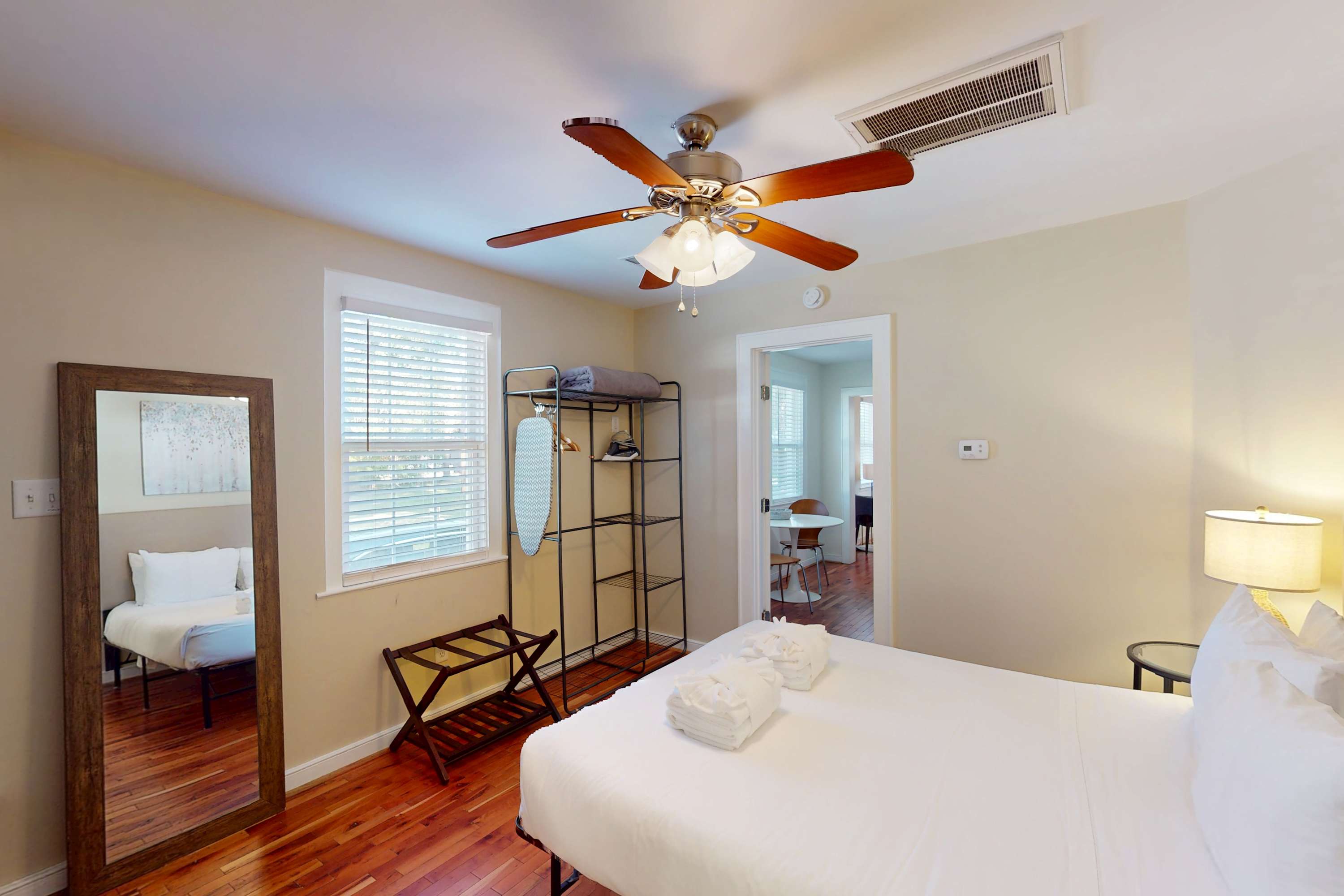 Quiet Retreat Near Downtown Charleston