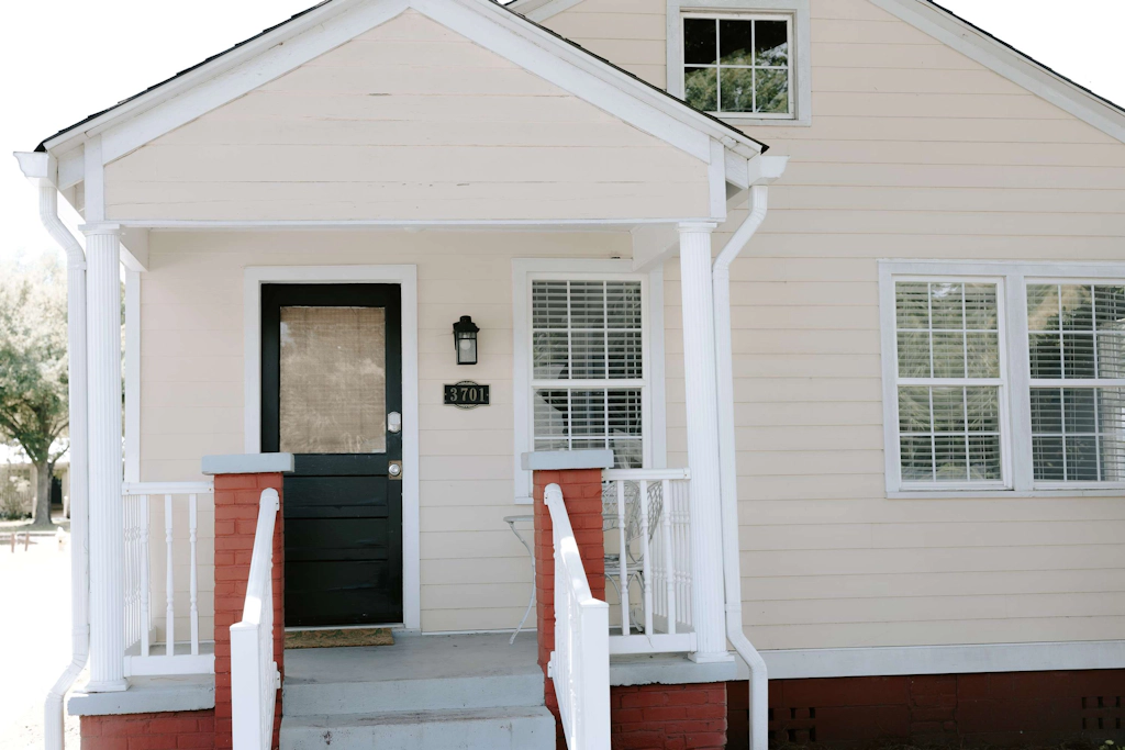 The Emerson Bungalow Private Retreat Near Park