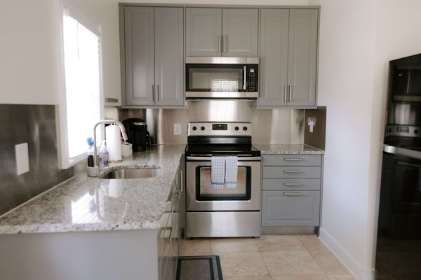 Stylish Bungalow Stay Near Downtown Charleston