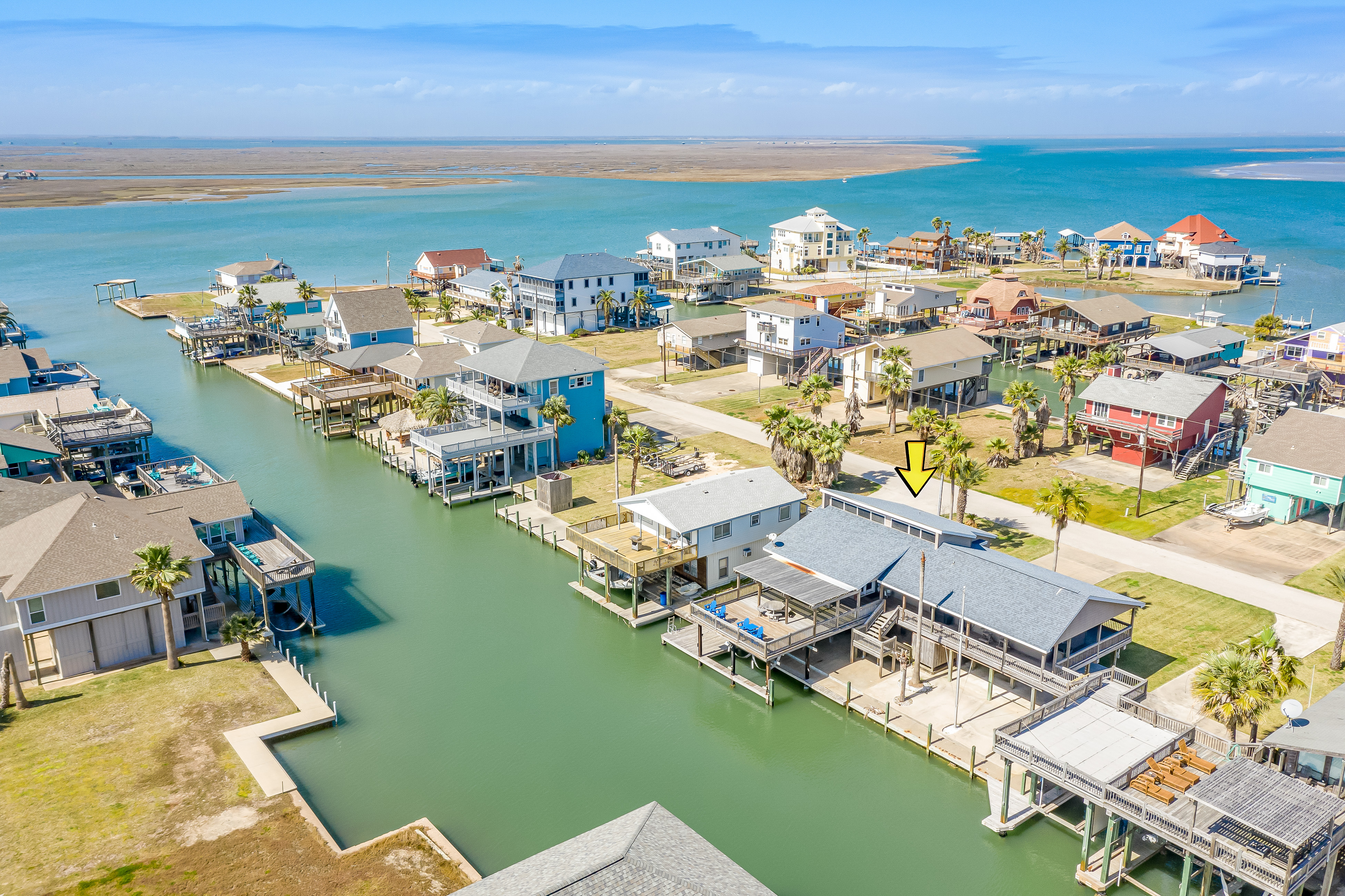 Amazing Bayfront, Private Dock, & Huge Deck