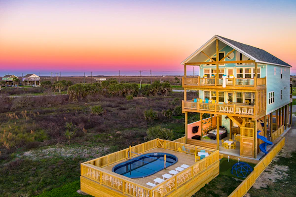 Laguna Villa: The Ultimate Beachfront Mega-Retreat: 9BR, Sleep 32