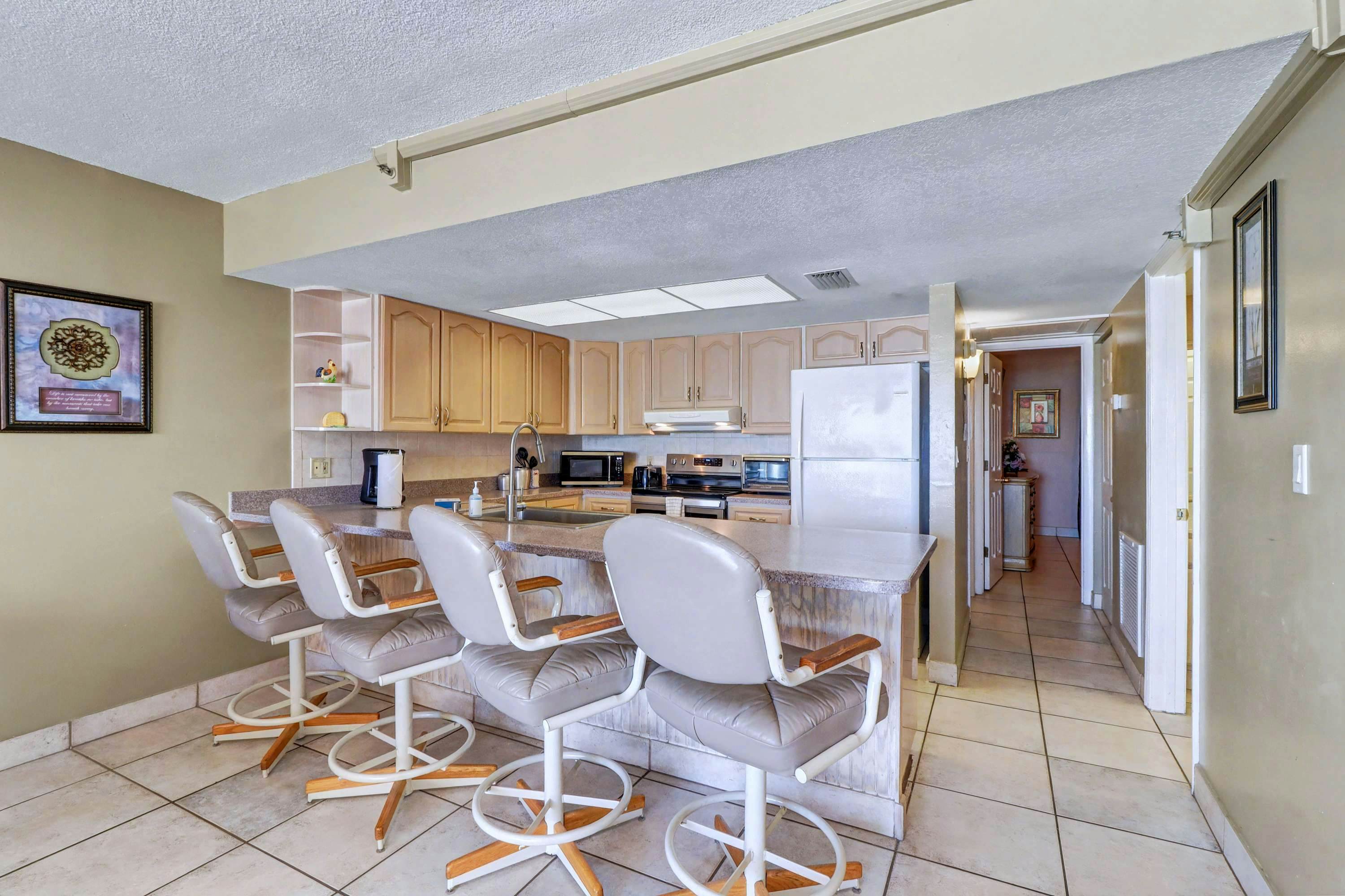 Gulf-Front Condo with Pool & Stunning Sunset Views