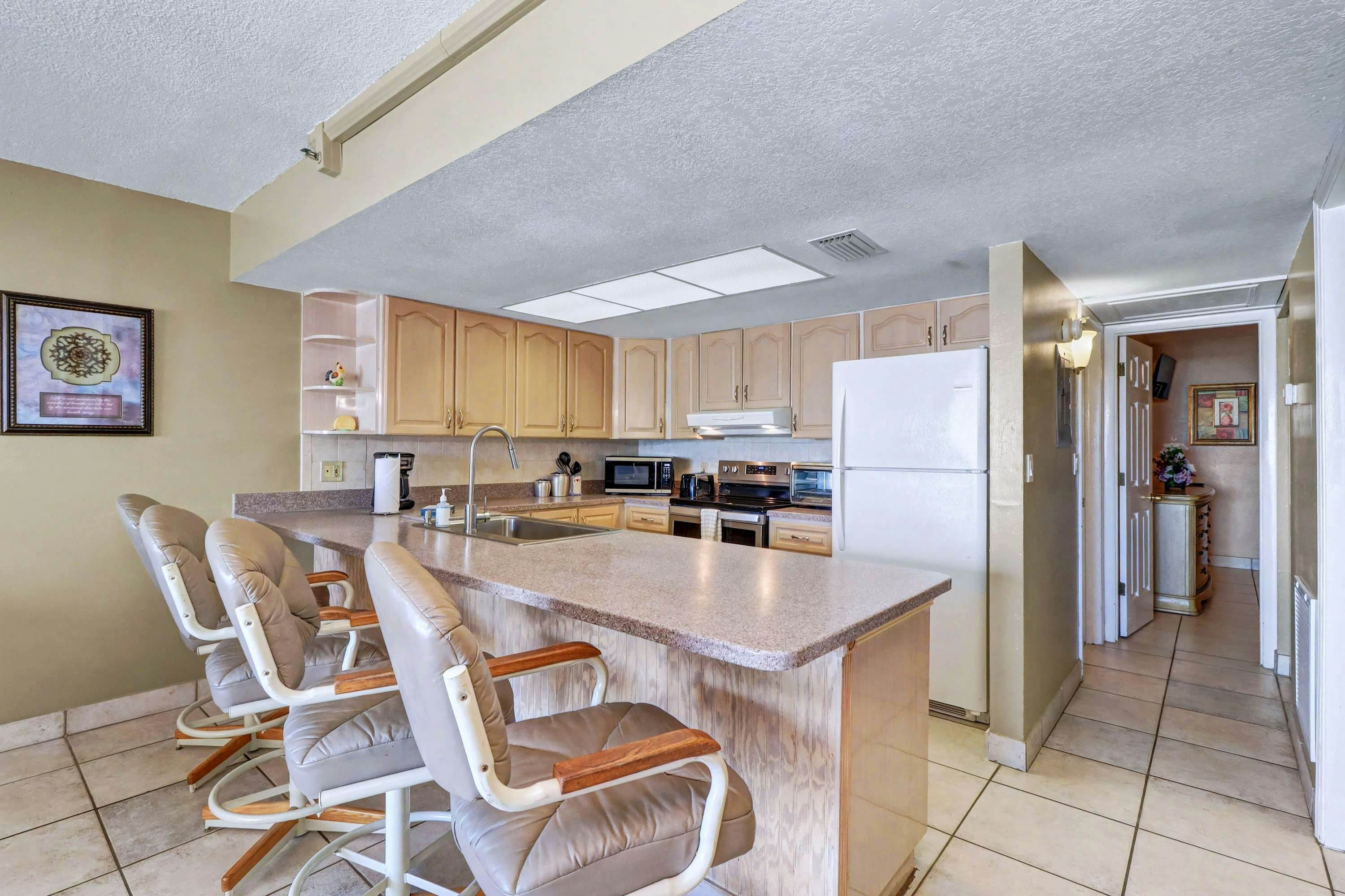 Gulf-Front Condo with Pool & Stunning Sunset Views