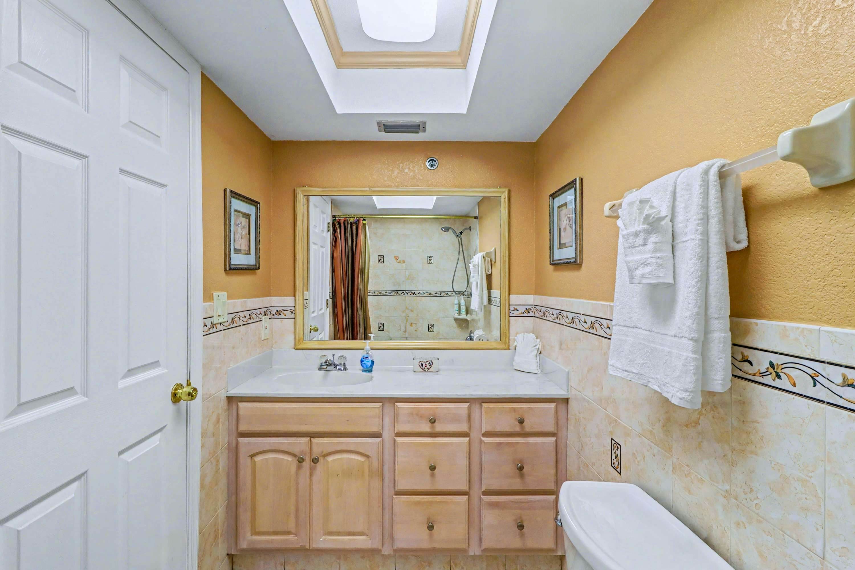 Gulf-Front Condo with Pool & Stunning Sunset Views