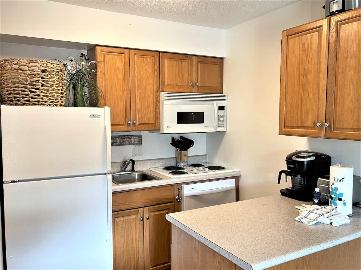 Breakers Villa 221 - Walk to Beach, Shops and Dining