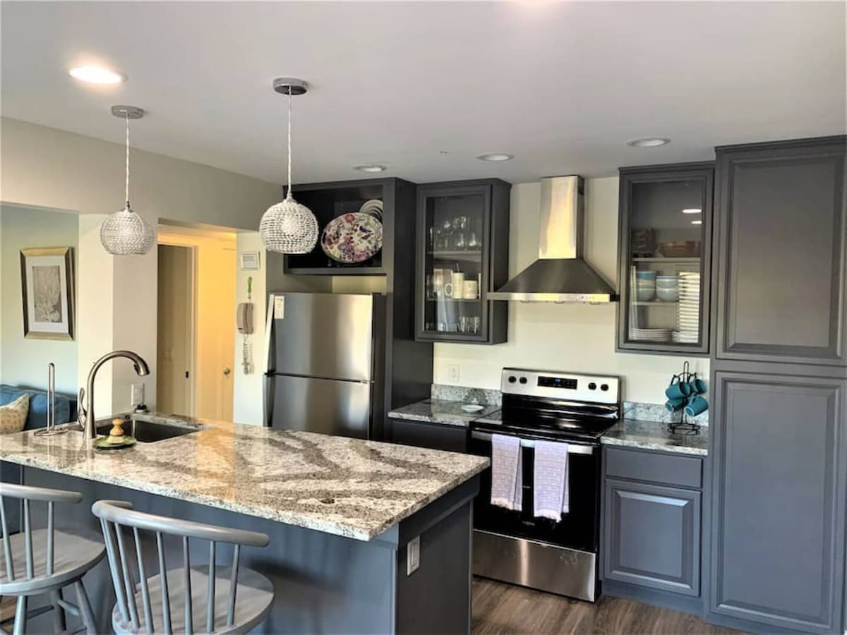 Admiral's Row Villa 140 - Only Steps from the Beach