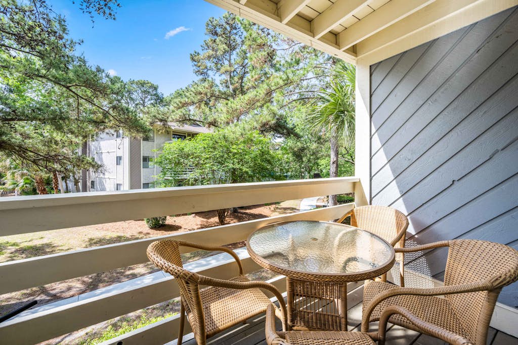 Enjoy sunrises at Folly Field Beach from this beautifully maintained 2BR villa. Featuring a coastal interior design, the space includes a master suite with a walk-in shower and a guest room perfect for children or friends. The resort amenities are unparalleled: two pools, a hot tub, and a lagoon where you can spot local wildlife. Benefit from the convenience of an in-unit washer/dryer and a short stroll to public beach facilities, restrooms, and seasonal trolley stops.
