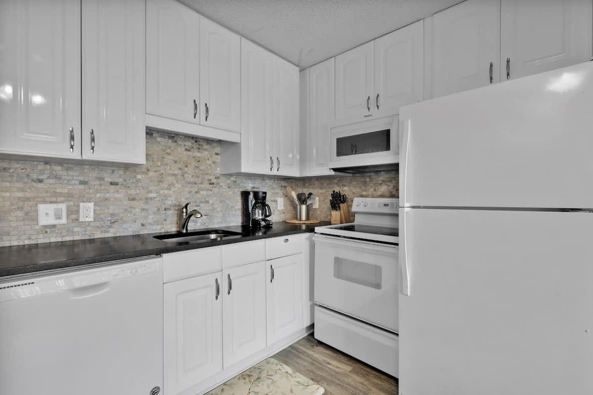 Steps to Sand: Ocean Villa with Pool & Tennis