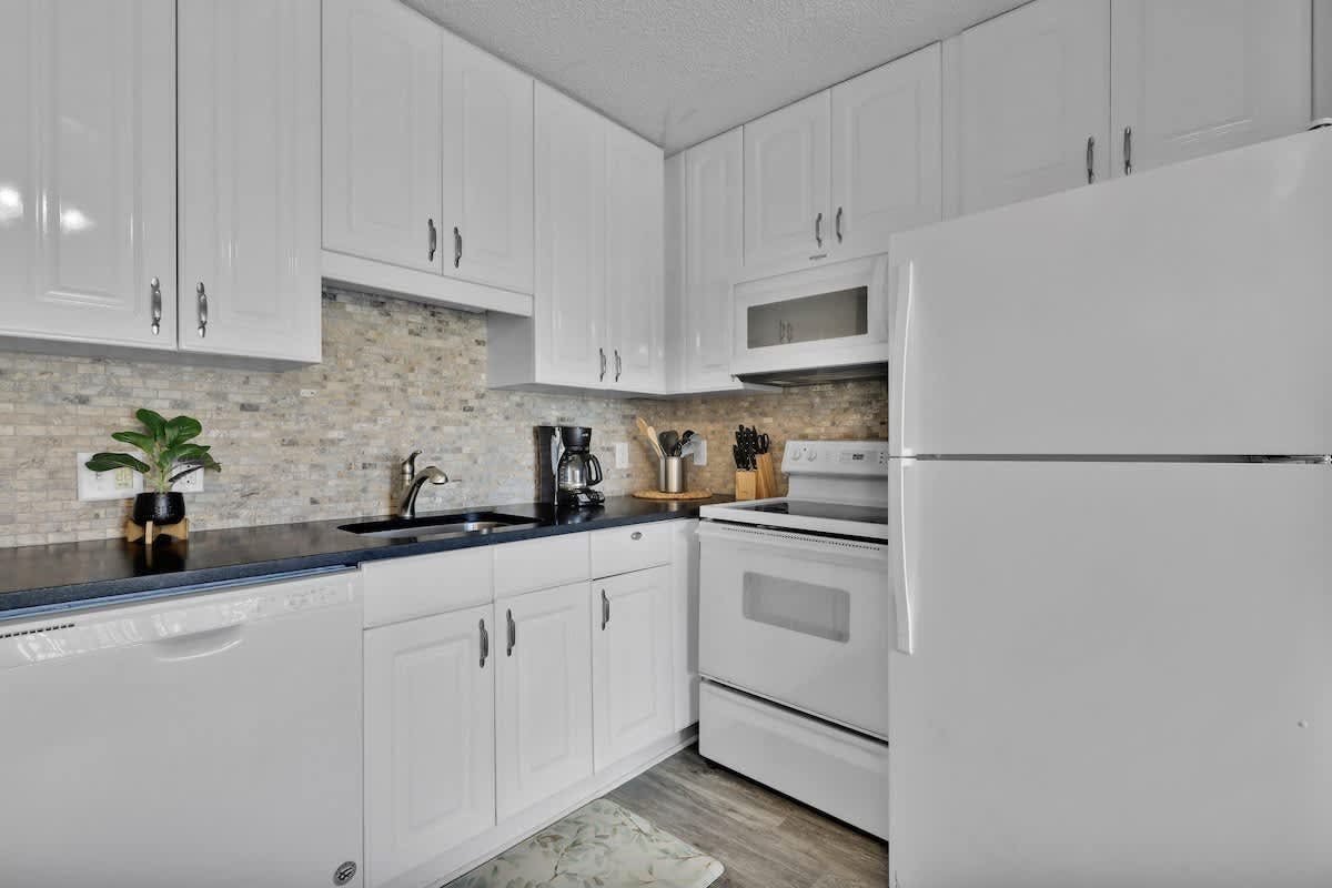 Steps to Sand: Ocean Villa with Pool & Tennis