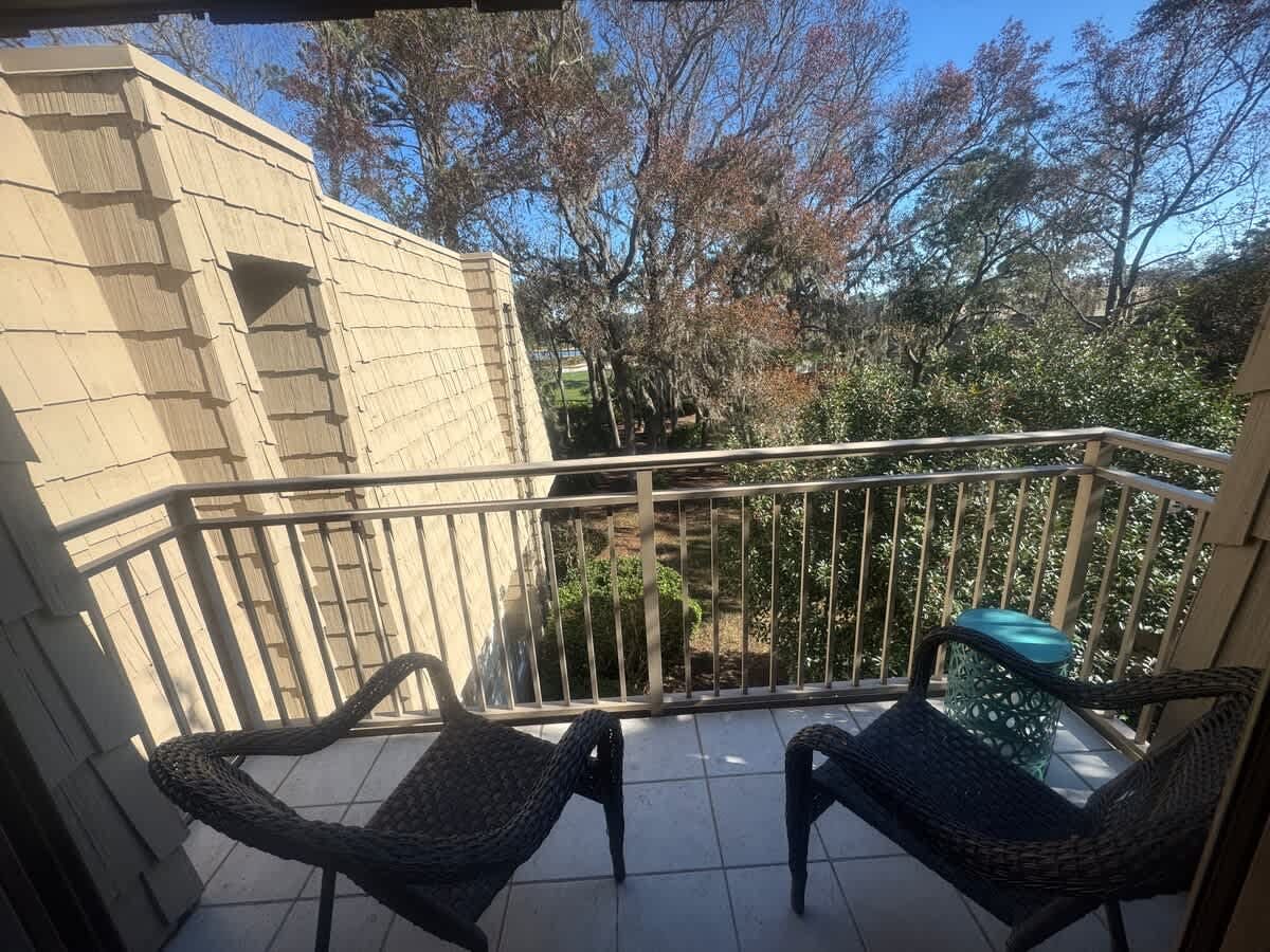 Sea Pines Top-Floor Villa | Golf & Wooded Views