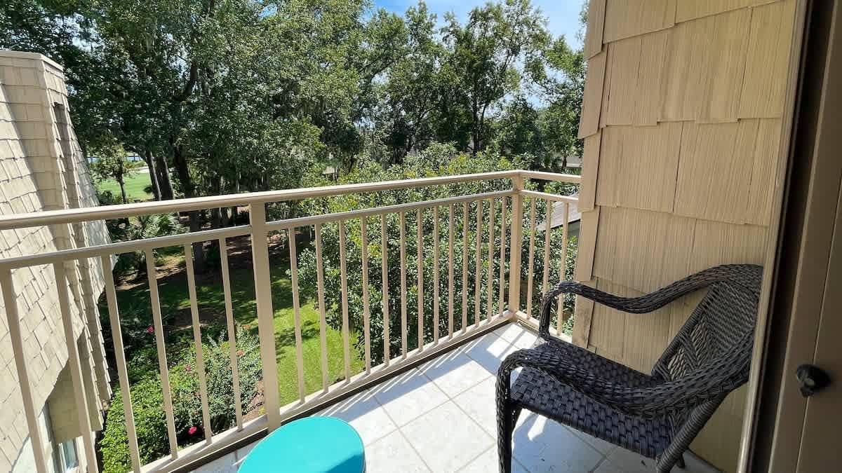 Sea Pines Top-Floor Villa | Golf & Wooded Views